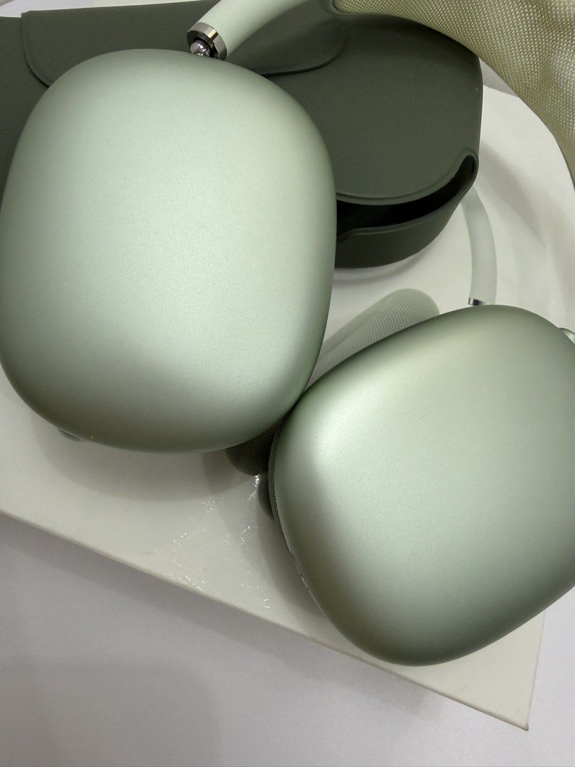 Apple AirPods Max - Green (Category: Headphones & Headsets) located in Manila. Submitted by qheein74519 (Listing ID 1460753776, Image 3). Description: Selling my Airpods Max, used 3-4 times lang kasi headphones are not for me (bulky and heavier compared to the wireless ones). No scratches or dents, I bought case kasi to protect it, super sulit sa bibili since di ko talaga sya nagamit, nakatago lang sa box/case. Complete inclusions with box. Munti