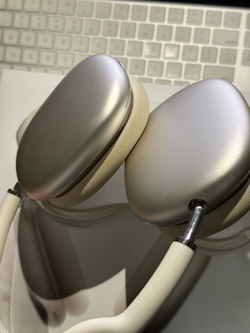 Apple AirPods Max (USB-C) - Starlight (Category: Headphones & Headsets) located in Makati City. Submitted by ejno28 (Listing ID 1460813151, Image 2). Description: - Apple AirPods Max (Starlight, USB-C version) - Excellent working condition, well-maintained - Still under Apple warranty - Includes original Smart Case and box - Features: High-fidelity sound, Active Noise Cancellation (ANC), Transparency Mode, Personalized Spatial Audio - Battery lif