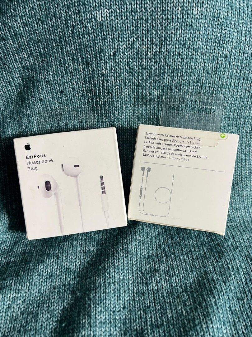 Apple EarPods with 3.5 mm Headphone Plug (Category: Earphones) located in Manila. Submitted by itsashy (Listing ID 1460756822, Image 1). Description: COD LALAMOVE MEET UP J&T.