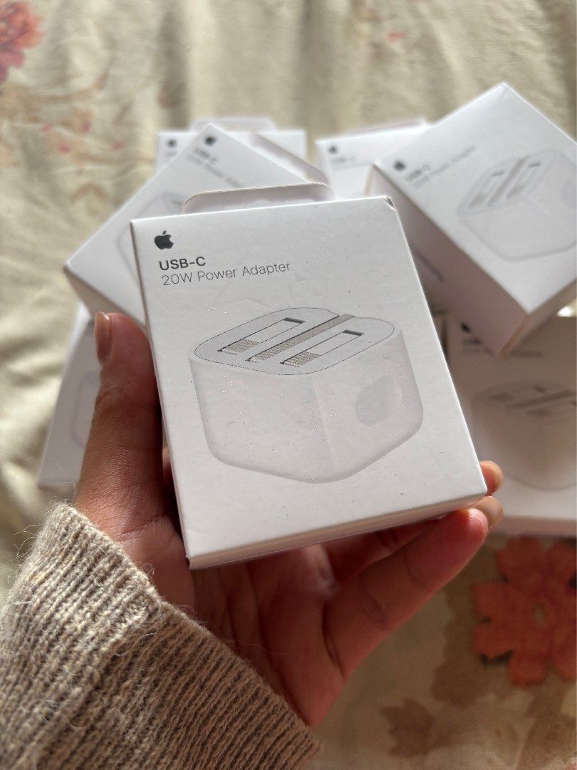 Apple Universal Type C Adapter (Category: Chargers & Cables) located in Manila. Submitted by maurisio (Listing ID 1460878204, Image 2). Description: .