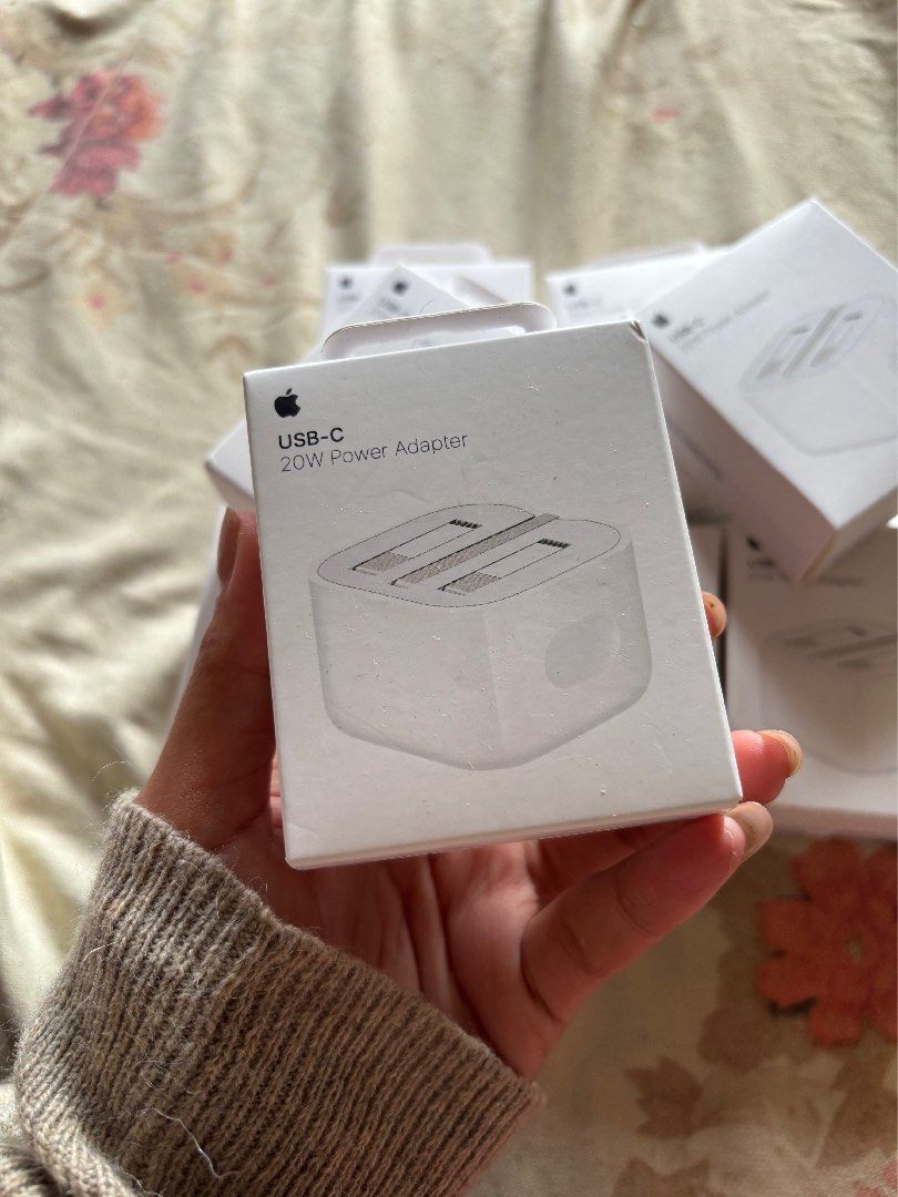 Apple Universal Type C Adapter (Category: Chargers & Cables) located in Manila. Submitted by maurisio (Listing ID 1460878204, Image 1). Description: .