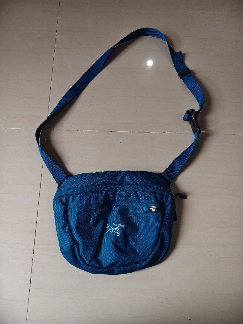 Arc'teryx Bag (Category: Sling Bags) located in Iloilo. Submitted by branded-boy0422_16 (Listing ID 1460751836, Image 1). Description: Good as new 10/10 Color Rate Solid Condition No Issue all details posted.