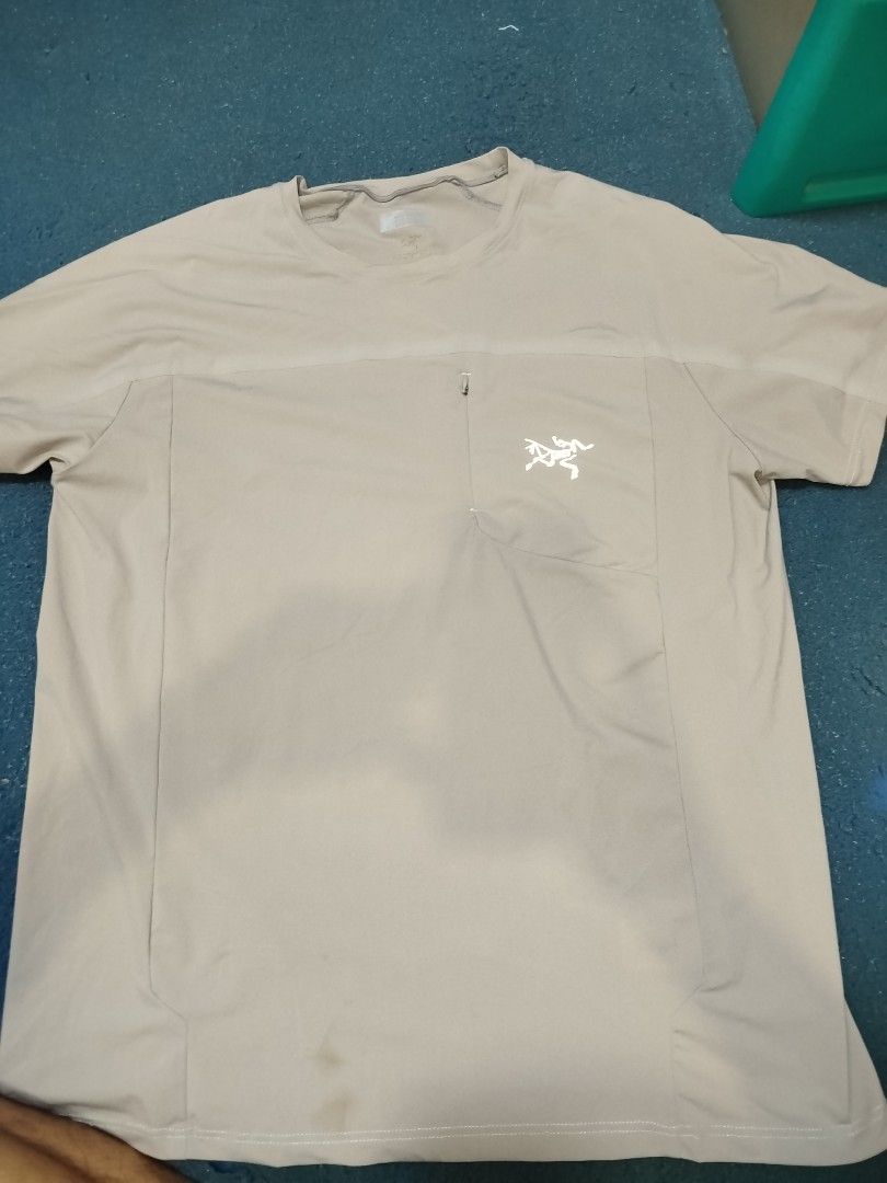 ARCTERYX DRY-FIT (Category: Tshirts & Polo Shirts ) located in Antipolo. Submitted by goods_thrift (Listing ID 1460803833, Image 1). Description: Dri-fit shirt Colorate 9/10 Size meduim issue nasa picture need wash.