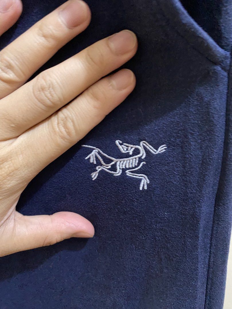 ARC’TERYX Embroid logo (Category: Joggers) located in Baguio. Submitted by gama_apparel (Listing ID 1460883178, Image 3). Description: Size Large Waistline 32-34 Length 39inch Colorrate 9.5/10 Excellent condi Heavy cotton makapal.