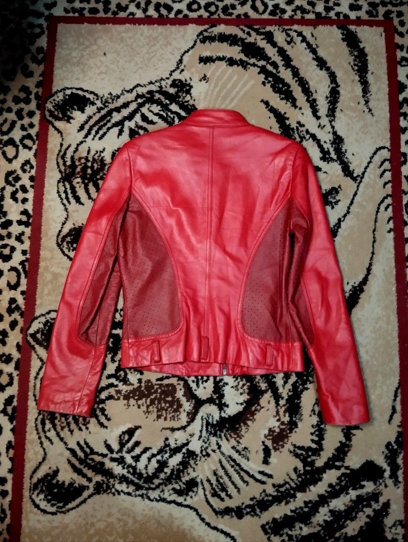 ARMA RED GENUINE LEATHER JACKET (Category: Coats, Jackets and Outerwear) located in Manila. Submitted by krisco999 (Listing ID 1460907605, Image 2). Description: W- 18 L- 22 • ᴄᴏʟᴏʀ ʀᴀᴛᴇ: 10/10 • ᴄᴏɴᴅɪᴛɪᴏɴ: 10/10 • ᴀᴜᴛʜᴇɴᴛɪᴄ ✅ ᴄᴏʟᴏʀ ᴍᴀʏ ᴠᴀʀʏ ᴅᴜᴇ ᴛᴏ ʟɪɢʜᴛɴɪɴɢ ɪꜱꜱᴜᴇ📌: - no issue ᴘʀɪᴄᴇ: 839 + ꜱʜɪᴘᴘɪɴɢ ꜱʜɪᴘᴘɪɴɢ ᴏᴘᴛɪᴏɴ🚚: - ꜱʜɪᴘ ᴠɪᴀ ᴊɴᴛ - ʟᴀʟᴀᴍᴏᴠᴇ, ᴘʟᴇᴀꜱᴇ ʙᴏᴏᴋ ᴠɪᴀ ʟᴀʟᴀᴍᴏᴠᴇ ʏᴏᴜʀꜱᴇʟꜰ ᴀɴᴅ ꜱᴇᴛᴛʟᴇ ᴛʜᴇ ᴘᴀʏᴍᴇɴᴛ ꜰɪʀꜱᴛ ʙᴇꜰᴏʀᴇ ꜱᴇɴᴅɪɴɢ ᴛʜᴇ ᴅᴇᴛᴀɪʟꜱ.