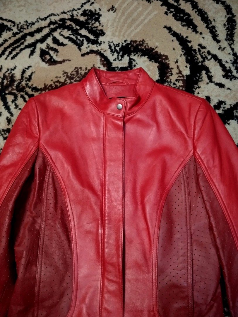 ARMA RED GENUINE LEATHER JACKET (Category: Coats, Jackets and Outerwear) located in Manila. Submitted by krisco999 (Listing ID 1460907605, Image 3). Description: W- 18 L- 22 • ᴄᴏʟᴏʀ ʀᴀᴛᴇ: 10/10 • ᴄᴏɴᴅɪᴛɪᴏɴ: 10/10 • ᴀᴜᴛʜᴇɴᴛɪᴄ ✅ ᴄᴏʟᴏʀ ᴍᴀʏ ᴠᴀʀʏ ᴅᴜᴇ ᴛᴏ ʟɪɢʜᴛɴɪɴɢ ɪꜱꜱᴜᴇ📌: - no issue ᴘʀɪᴄᴇ: 839 + ꜱʜɪᴘᴘɪɴɢ ꜱʜɪᴘᴘɪɴɢ ᴏᴘᴛɪᴏɴ🚚: - ꜱʜɪᴘ ᴠɪᴀ ᴊɴᴛ - ʟᴀʟᴀᴍᴏᴠᴇ, ᴘʟᴇᴀꜱᴇ ʙᴏᴏᴋ ᴠɪᴀ ʟᴀʟᴀᴍᴏᴠᴇ ʏᴏᴜʀꜱᴇʟꜰ ᴀɴᴅ ꜱᴇᴛᴛʟᴇ ᴛʜᴇ ᴘᴀʏᴍᴇɴᴛ ꜰɪʀꜱᴛ ʙᴇꜰᴏʀᴇ ꜱᴇɴᴅɪɴɢ ᴛʜᴇ ᴅᴇᴛᴀɪʟꜱ.