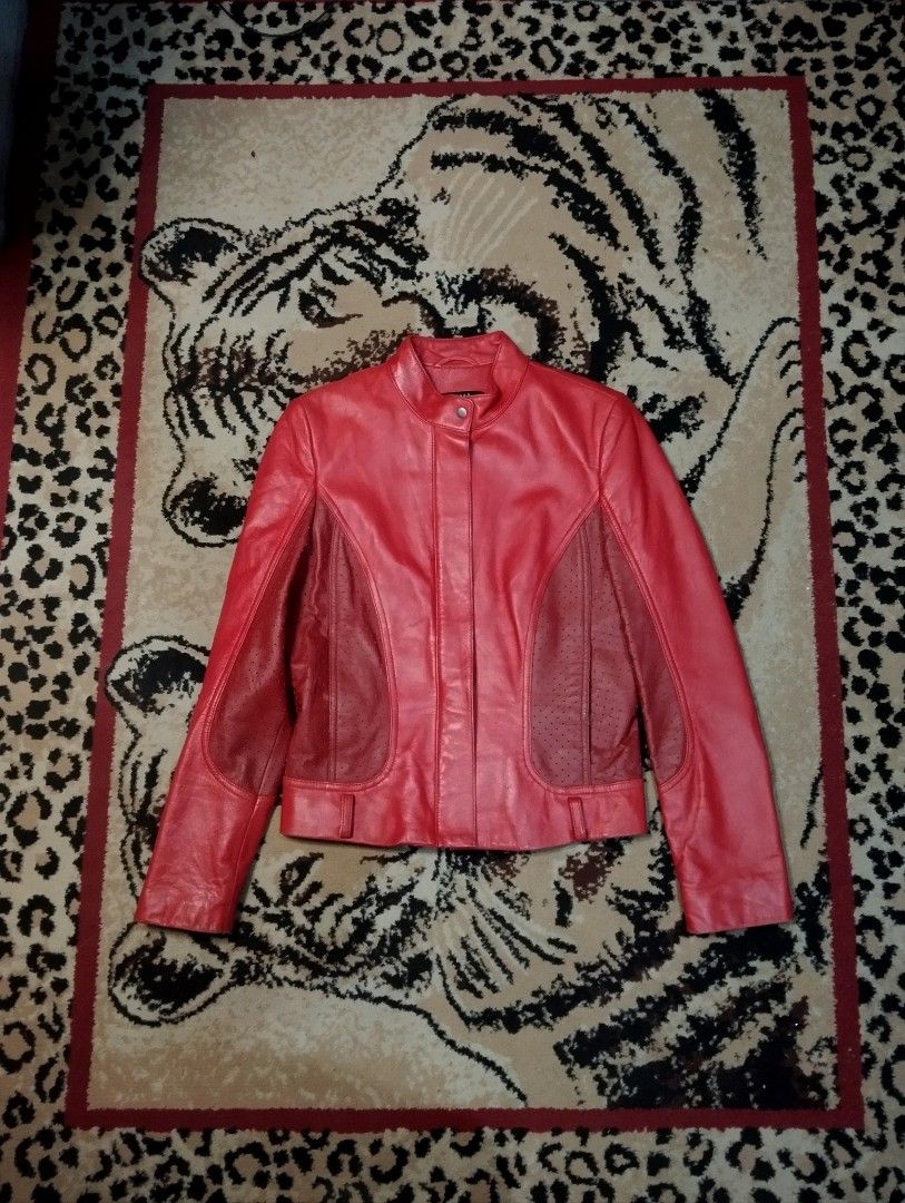 ARMA RED GENUINE LEATHER JACKET (Category: Coats, Jackets and Outerwear) located in Manila. Submitted by krisco999 (Listing ID 1460907605, Image 1). Description: W- 18 L- 22 • ᴄᴏʟᴏʀ ʀᴀᴛᴇ: 10/10 • ᴄᴏɴᴅɪᴛɪᴏɴ: 10/10 • ᴀᴜᴛʜᴇɴᴛɪᴄ ✅ ᴄᴏʟᴏʀ ᴍᴀʏ ᴠᴀʀʏ ᴅᴜᴇ ᴛᴏ ʟɪɢʜᴛɴɪɴɢ ɪꜱꜱᴜᴇ📌: - no issue ᴘʀɪᴄᴇ: 839 + ꜱʜɪᴘᴘɪɴɢ ꜱʜɪᴘᴘɪɴɢ ᴏᴘᴛɪᴏɴ🚚: - ꜱʜɪᴘ ᴠɪᴀ ᴊɴᴛ - ʟᴀʟᴀᴍᴏᴠᴇ, ᴘʟᴇᴀꜱᴇ ʙᴏᴏᴋ ᴠɪᴀ ʟᴀʟᴀᴍᴏᴠᴇ ʏᴏᴜʀꜱᴇʟꜰ ᴀɴᴅ ꜱᴇᴛᴛʟᴇ ᴛʜᴇ ᴘᴀʏᴍᴇɴᴛ ꜰɪʀꜱᴛ ʙᴇꜰᴏʀᴇ ꜱᴇɴᴅɪɴɢ ᴛʜᴇ ᴅᴇᴛᴀɪʟꜱ.
