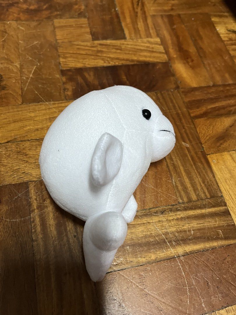 Aru Beluga Whale Keychain Plush (Category: Plushies & Soft Toys) located in Mandaluyong City. Submitted by mar.ang (Listing ID 1460776333, Image 2). Description: Nw condition, no issue.