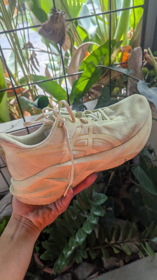 ASICS (Category: Sneakers) located in Mati. Submitted by kepsky00 (Listing ID 1460784788, Image 3). Description: - ASICS Novablast 5 - Light yellow color - Perfect for running or everyday wear - Ready for a new owner! Solid pa to mga ser. nego conte. one of my best shoes talaga to. mindset ko ano maiwan akin. let go ko lng ibang shoes kasi sayang di magamit lahat. .