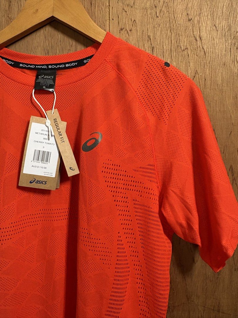 ASICS METARUN SS Running Shirt (Category: Activewear) located in Taguig. Submitted by mycloset_atbp (Listing ID 1460762138, Image 2). Description: Worn once during Sydney Marathon Shakeout Run Original Price: AUD110 Local Price: PHP4490 RFS: Small size.