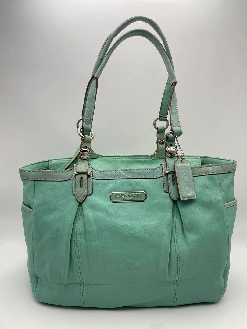 Authentic Coach tiffany tote (Category: Tote Bags) located in Cagayan de Oro. Submitted by borse_de_amore (Listing ID 1460764432, Image 1). Description: Authentic Coach tiffany tote Rank B. Signs of use. Minimal rubs and scratch, pressed marks and very light color transfer Intact hangtag. 🏷️1,390 only.
