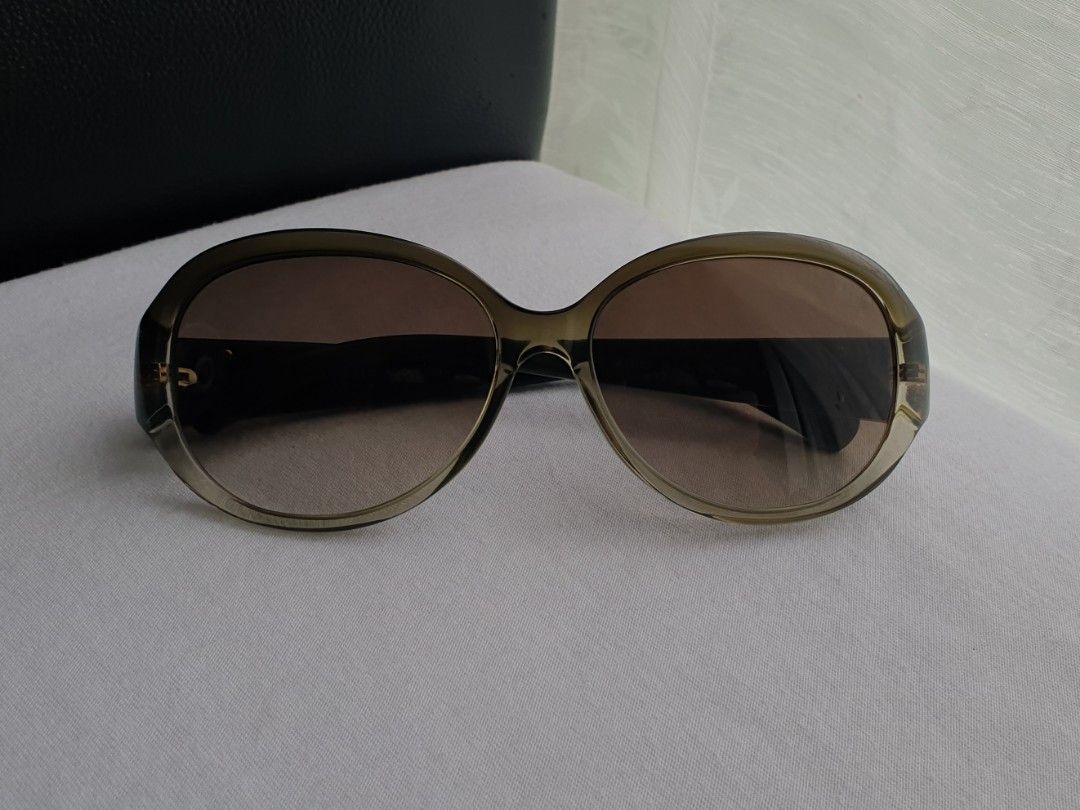 Authentic ETRO Italy Sunglasses (Category: Sunglasses & Eyewear) located in Quezon City. Submitted by WasalakTwo (Listing ID 1460820188, Image 2). Description: Bought in Japan Made in Italy Excellent condition Clean and presentable Open for delivery nationwide.