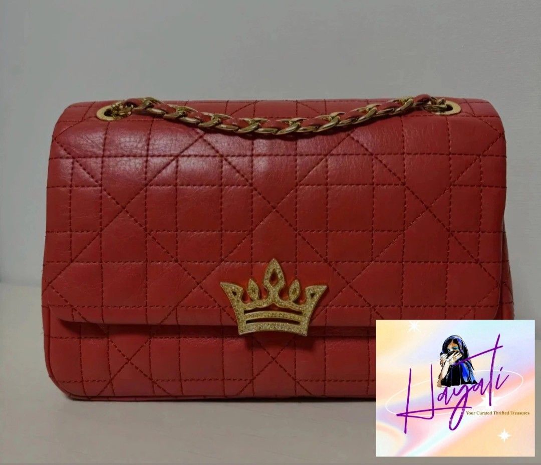 Authentic j.estina Chain‑Leather Convertible Shoulder Bag (Category: Luxury Bags & Wallets) located in Angono. Submitted by just.call.me_lazy (Listing ID 1460816801, Image 1). Description: ✨ Authentic J.ESTINA Chain‑Leather Convertible Shoulder Bag ✨ 👜 Elegant Korean luxury, versatile carry (shoulder/crossbody) 📌 Condition: Like new, pristine leather + chain strap 💼 Authentic J.ESTINA, timeless & chic 🚚 Ready to ship nationwide via Lalamove &