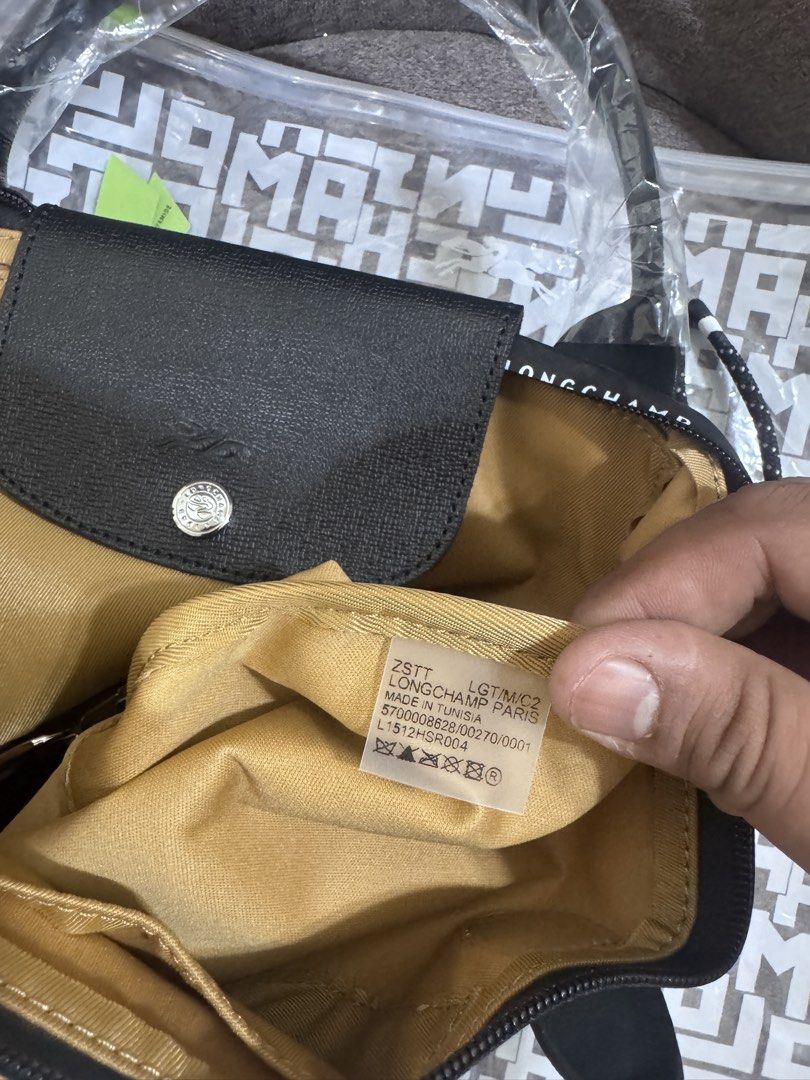 Authentic Longchamp bag (Category: Cross-body Bags) located in Quezon City. Submitted by luxpro.mnl (Listing ID 1460786952, Image 3). Description: Purchased from mills new jersey Authentic Moneyback guarantee.