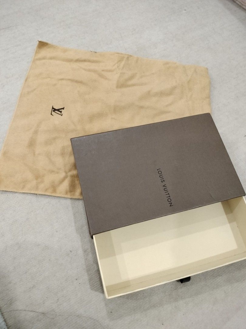 Authentic Louis Vuitton dust bag and box (Category: Accessory Holder, Box & Organizers) located in Quezon City. Submitted by dex.colletions (Listing ID 1460907156, Image 2). Description: .