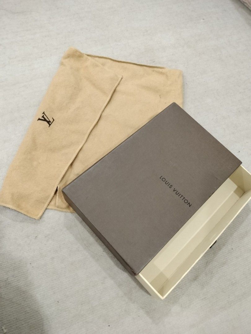 Authentic Louis Vuitton dust bag and box (Category: Accessory Holder, Box & Organizers) located in Quezon City. Submitted by dex.colletions (Listing ID 1460907156, Image 1). Description: .