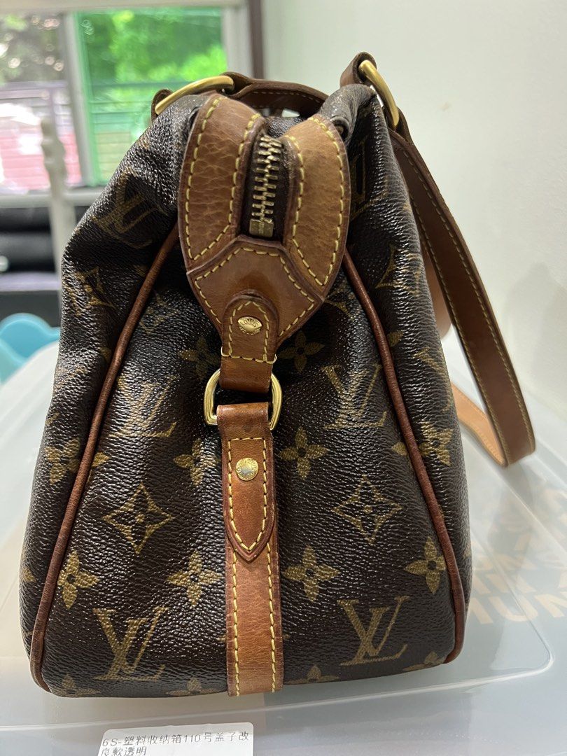 Authentic Louis Vuitton Monogram Stresa PM (Category: Luxury Bags & Wallets) located in Caloocan City. Submitted by carolinmga17175 (Listing ID 1460917895, Image 2). Description: A timeless Louis Vuitton vintage shoulder bag in iconic Monogram canvas with beautiful honey patina leather. ✨ Details * Authentic Louis Vuitton * Model: Stresa PM * Monogram coated canvas * Natural vachetta leather trim * Gold-tone hardware * Zip-top closure * Spacious 