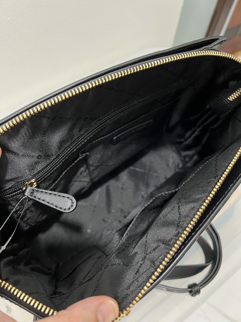 Authentic Michael Kors LG Satchel Leather (Category: Cross-body Bags) located in Caloocan City. Submitted by carolinmga17175 (Listing ID 1460918233, Image 3). Description: - Brand New with tags (9.8/10). Stored, never used. - Model: 35H7GE0S3L - Black Genuine Leather (Saffiano/Smooth leather finish) - Purchased in Tokyo, Japan - Zip-top closure - Gold-tone hardware - Detachable & adjustable shoulder strap - Spacious interior for daily essentials 