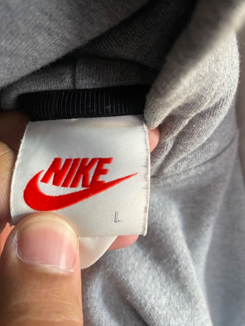 AUTHENTIC StussyXNike 27-29 Large size (Category: Coats, Jackets and Outerwear) located in Caloocan City. Submitted by calmturtle.f36ae1 (Listing ID 1460858246, Image 2). Description: Slightly Negotiable AUTHENTIC Pwede call to check.