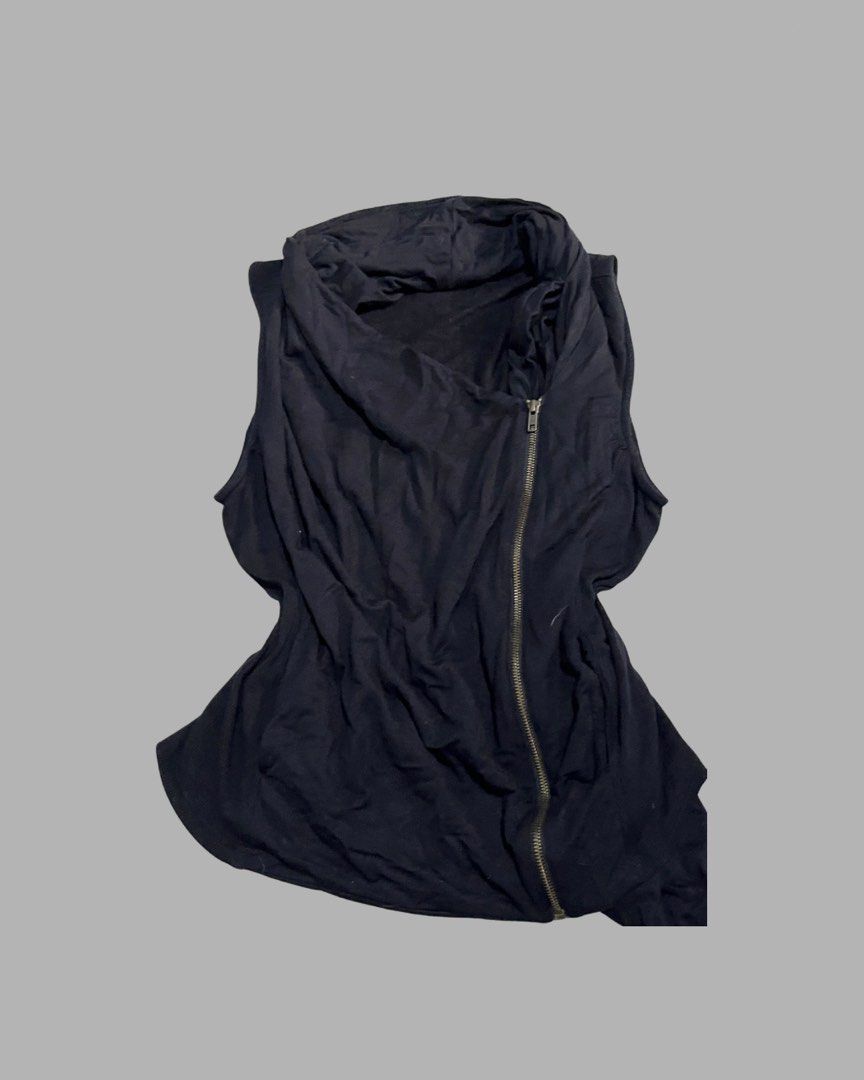 Avant garde punk goth style zip up black top (Category: Others Tops) located in Bulacan. Submitted by _lokaa (Listing ID 1460918202, Image 1). Description: no flaws unisex pede upto xl .