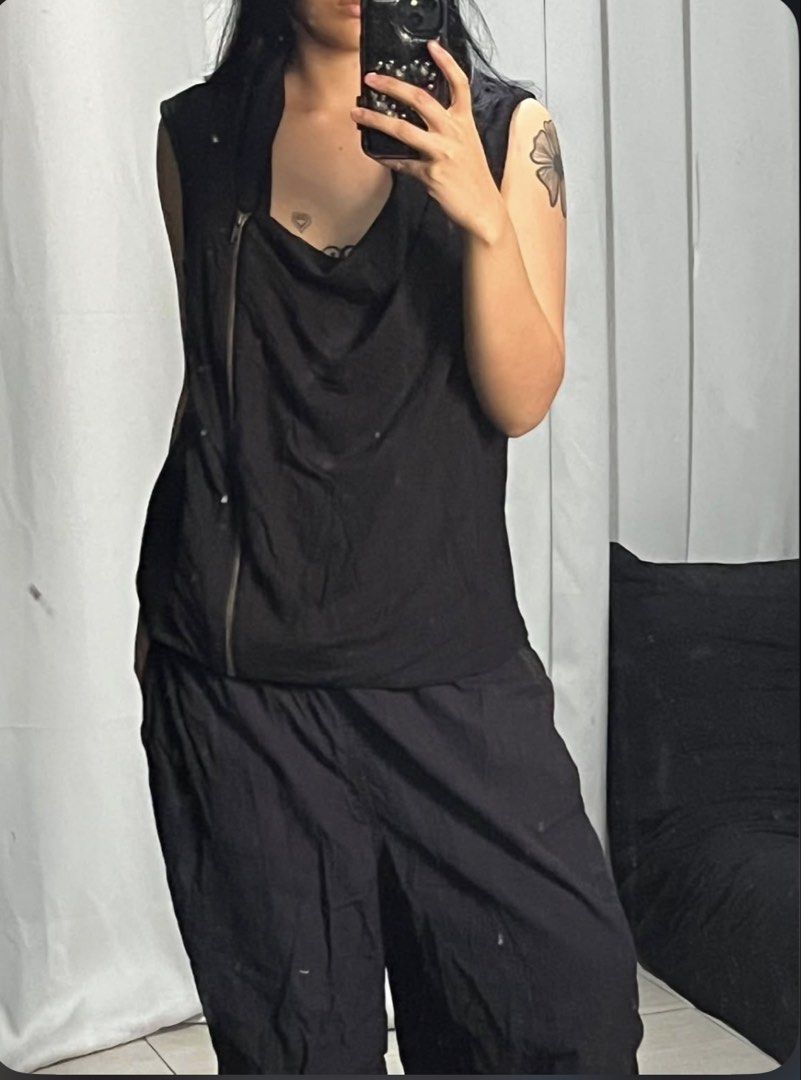 Avant garde punk goth style zip up black top (Category: Others Tops) located in Bulacan. Submitted by _lokaa (Listing ID 1460918202, Image 2). Description: no flaws unisex pede upto xl .