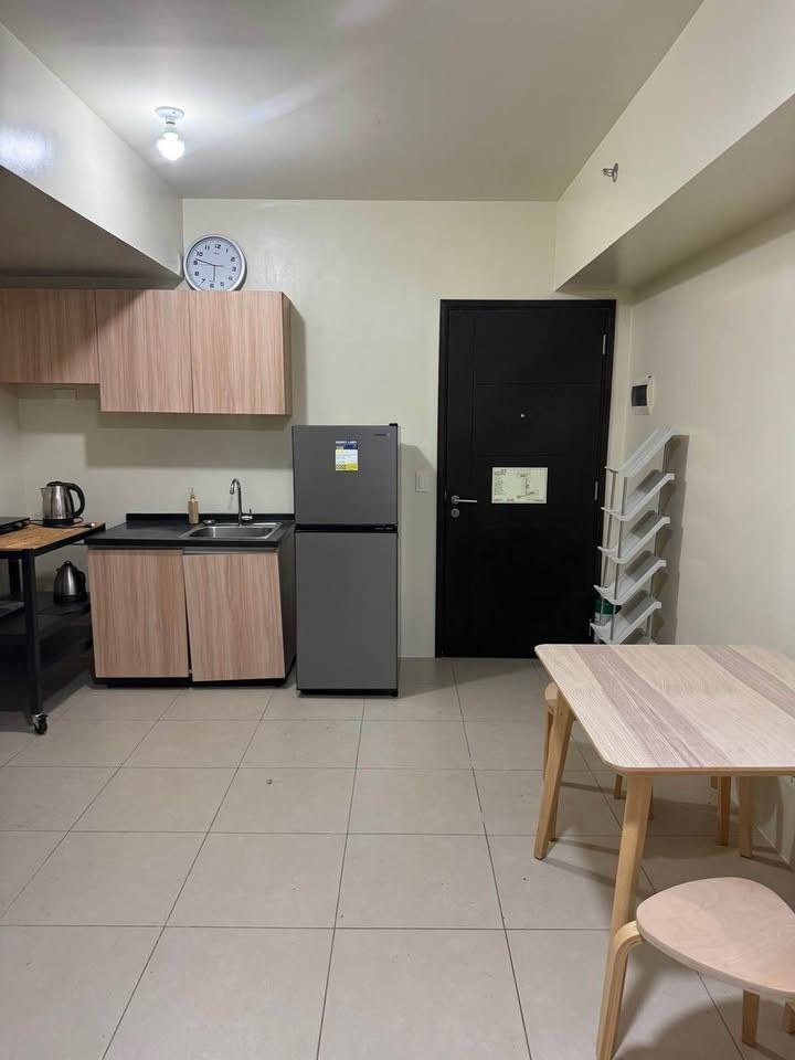 Avida Sola 1 Bedroom (Category: Apartments & Condos) located in Manila. Submitted by jeanjean05 (Listing ID 1460911874, Image 2). Description: For rent: Avida Sola Tower 1 1 Bedroom — Fully Furnished 39 sqm | 29th floor ₱ 25,000 inclusive of association dues Mode of Payment: 1 month advance, 2 months security deposit, and 11PDCs.