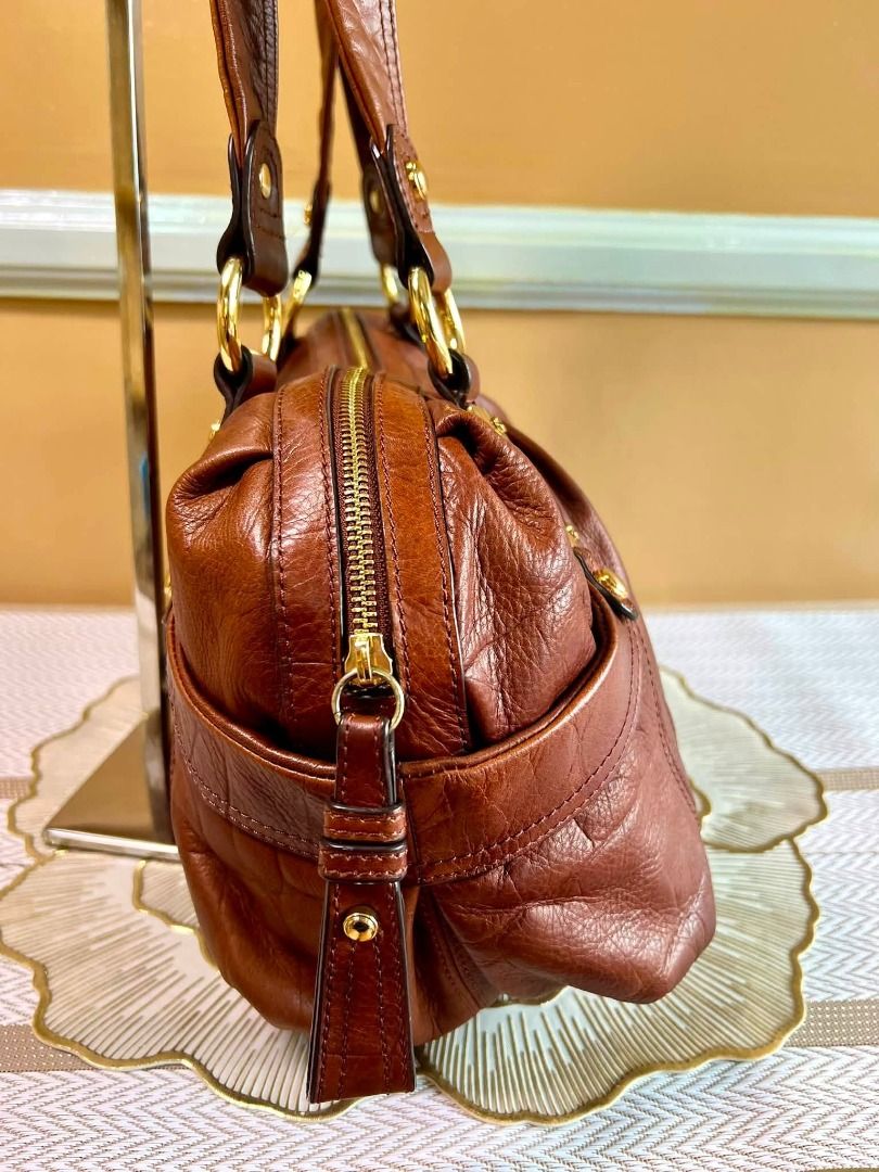 B Makowsky Brand Shoulder Bag (Category: Shoulder Bags) located in Quezon City. Submitted by bellafashion08 (Listing ID 1460883256, Image 3). Description: Dimension: - Height = 8 in. - Length = 12 in. * From U.S * Nice in actual .