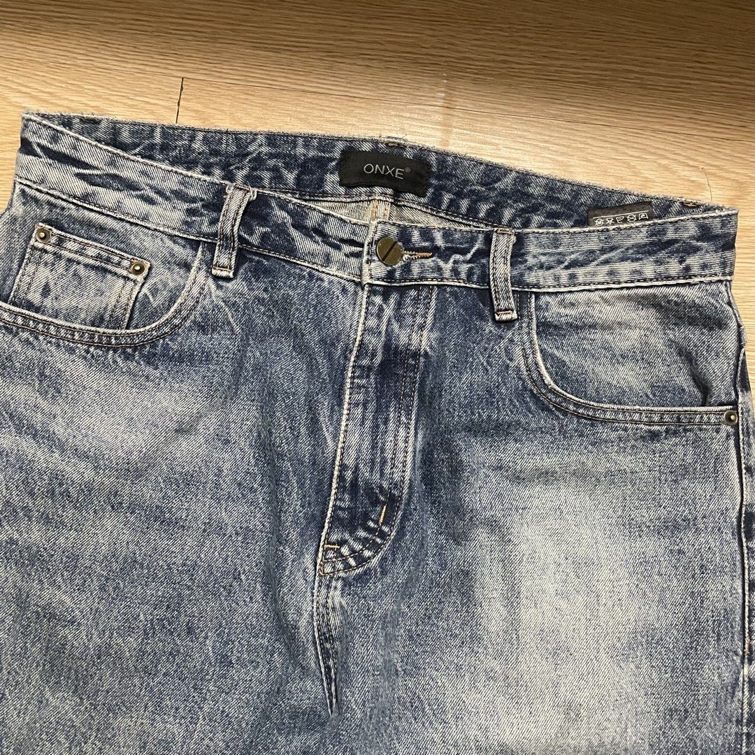 BAGGY HARD DENIM PANTS (Category: Skirts) located in Manila. Submitted by thriftkolngeh (Listing ID 1460783894, Image 2). Description: ⏬ DETAILS ⏬ HARD DENIM BAGGY PANTS Brand: Onxe - ready to wear (nalabhan na) - good fittings - Pouch Med ——————————————————————— • Dimes W : 36 L : 43 T : 14 H : 10.5 issue : Sign of usage Condition : 9/10 Color rate : 10/10 Mine : 350 ——————————————————————— - off/legit - payment first (para safe) - shipping fee 