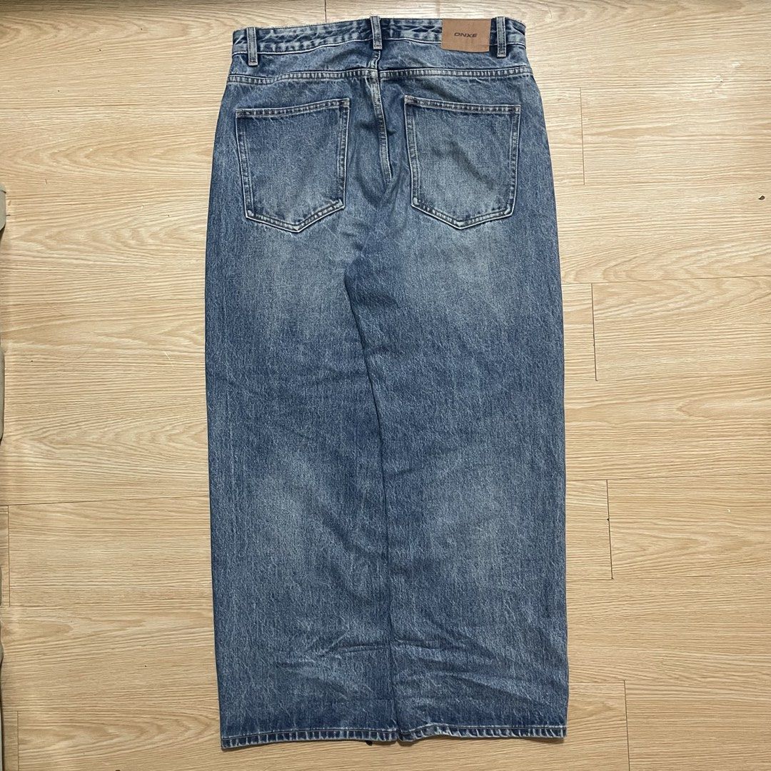 BAGGY HARD DENIM PANTS (Category: Skirts) located in Manila. Submitted by thriftkolngeh (Listing ID 1460783894, Image 3). Description: ⏬ DETAILS ⏬ HARD DENIM BAGGY PANTS Brand: Onxe - ready to wear (nalabhan na) - good fittings - Pouch Med ——————————————————————— • Dimes W : 36 L : 43 T : 14 H : 10.5 issue : Sign of usage Condition : 9/10 Color rate : 10/10 Mine : 350 ——————————————————————— - off/legit - payment first (para safe) - shipping fee 