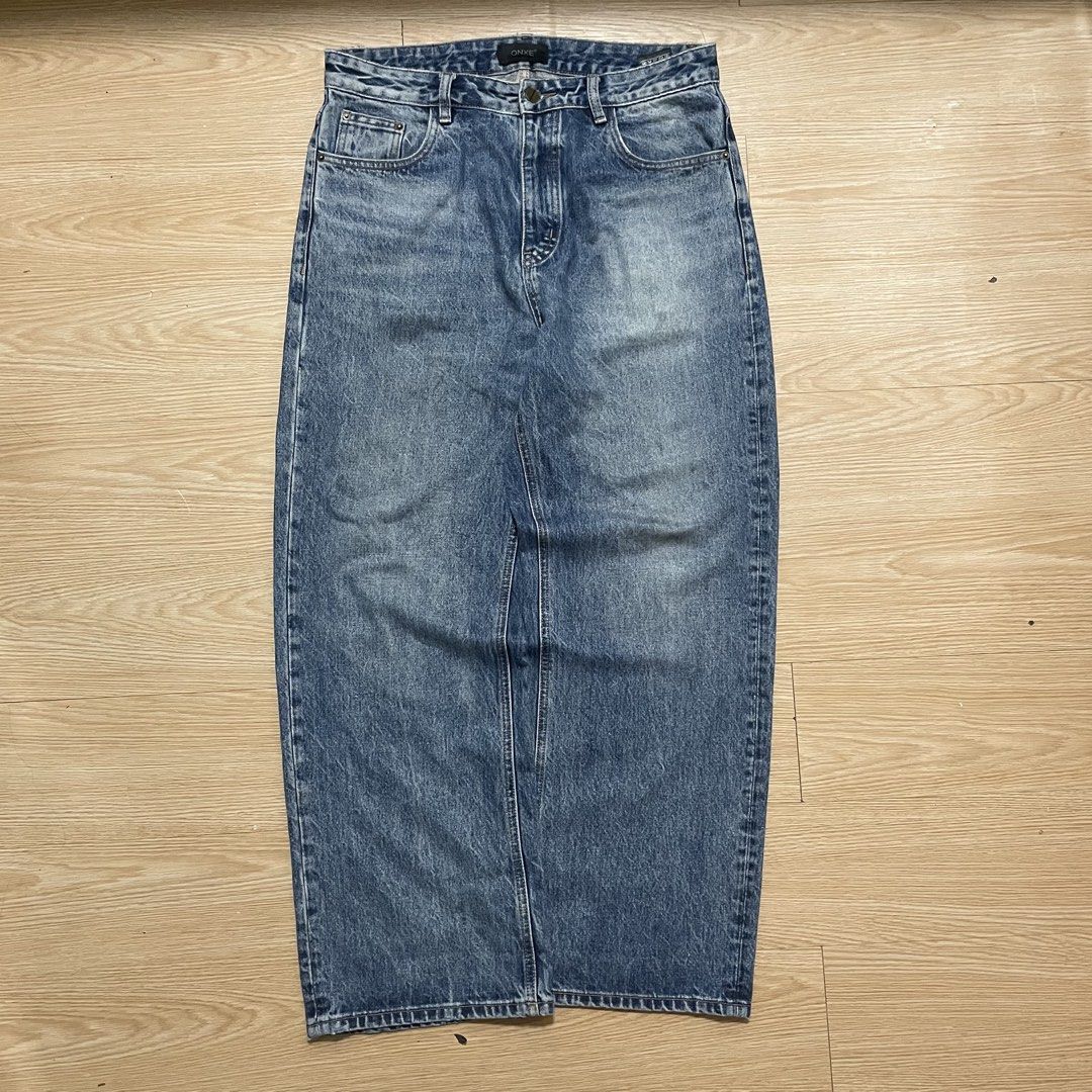 BAGGY HARD DENIM PANTS (Category: Skirts) located in Manila. Submitted by thriftkolngeh (Listing ID 1460783894, Image 1). Description: ⏬ DETAILS ⏬ HARD DENIM BAGGY PANTS Brand: Onxe - ready to wear (nalabhan na) - good fittings - Pouch Med ——————————————————————— • Dimes W : 36 L : 43 T : 14 H : 10.5 issue : Sign of usage Condition : 9/10 Color rate : 10/10 Mine : 350 ——————————————————————— - off/legit - payment first (para safe) - shipping fee 