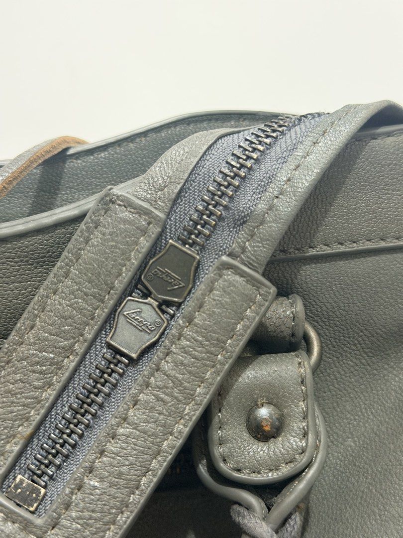 Balenciaga bag (Category: Luxury Bags & Wallets) located in Kapangan. Submitted by keythsgs74798 (Listing ID 1460817579, Image 3). Description: Lampo Zip .