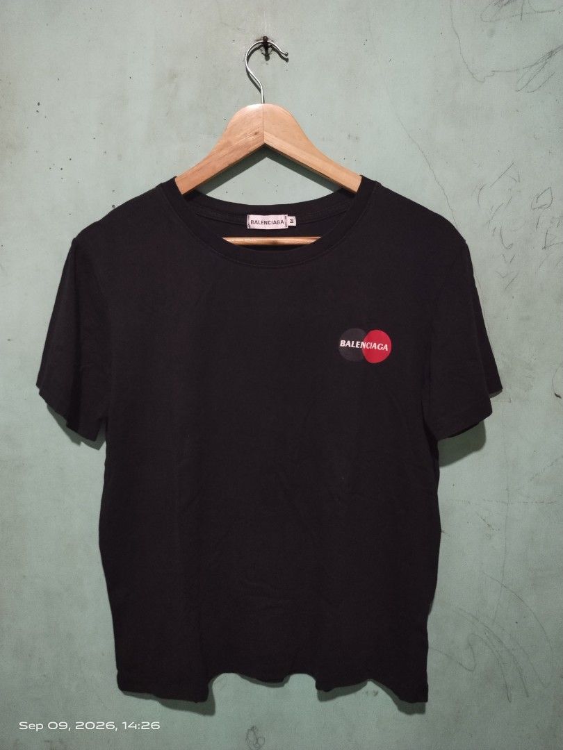 BALENCIAGA DOUBLE WRAP CHEST LOGO BLACK TEE (Category: Tshirts & Polo Shirts ) located in Iloilo. Submitted by sydline20 (Listing ID 1460857953, Image 1). Description: DIMENSIONS: 20X27 CR/COND: 9. 5/10 or better EXCELLENT CONDITION ISSUE: NONE PLS NOTE: ALL ITEMS ARE THRIFTED SOME OF THEM NEEDS WASH PLS MANAGE YOUR EXPECTATIONS COLOR MAY VARY DUE TO LIGHTING WHEN CAPTURED ON CAM. MODE OF PAYMENT: GCASH/GOTYME NO COD!! ILOILO CTY LOCATION.