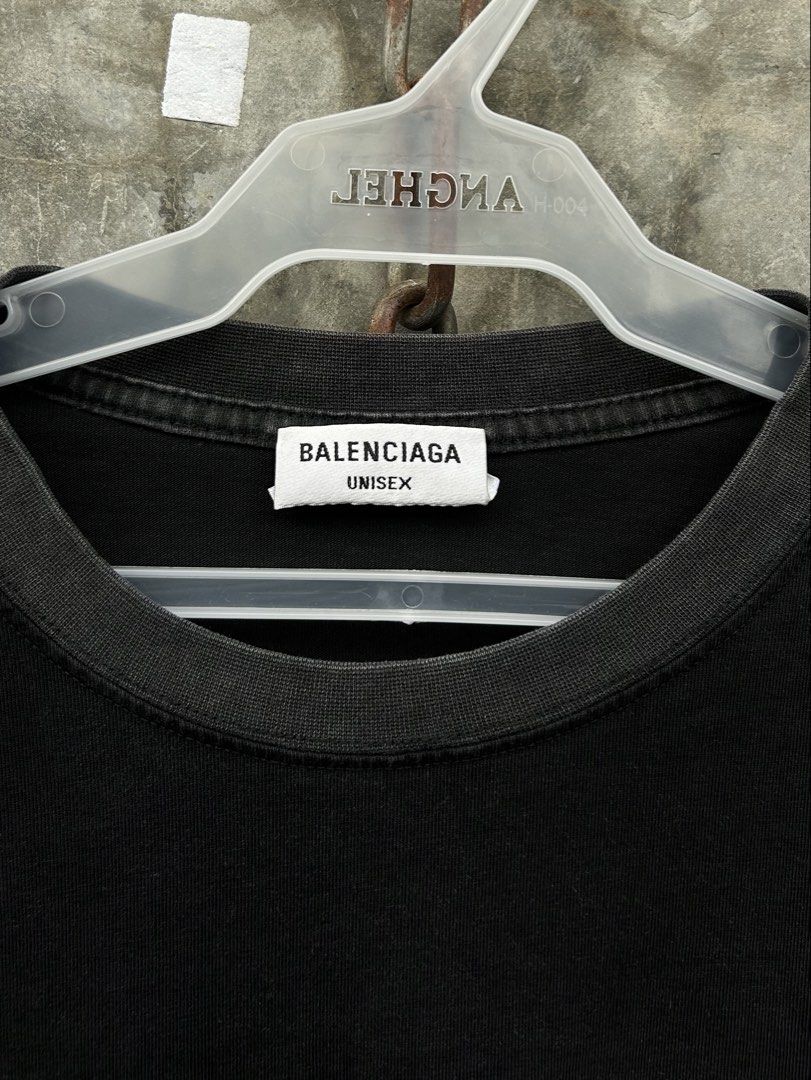 Balenciaga Tee (Category: Tshirts & Polo Shirts ) located in Tuguegarao City. Submitted by 2giefinds (Listing ID 1460753590, Image 2). Description: Size: XL Dimes: W:23 x L:29.5 Condition: Excellent Color Rate: 9.9/10 Issue: ❌.