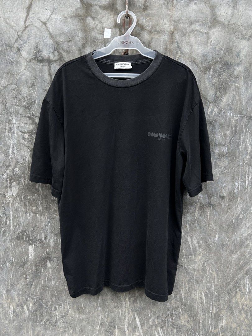Balenciaga Tee (Category: Tshirts & Polo Shirts ) located in Tuguegarao City. Submitted by 2giefinds (Listing ID 1460753590, Image 1). Description: Size: XL Dimes: W:23 x L:29.5 Condition: Excellent Color Rate: 9.9/10 Issue: ❌.