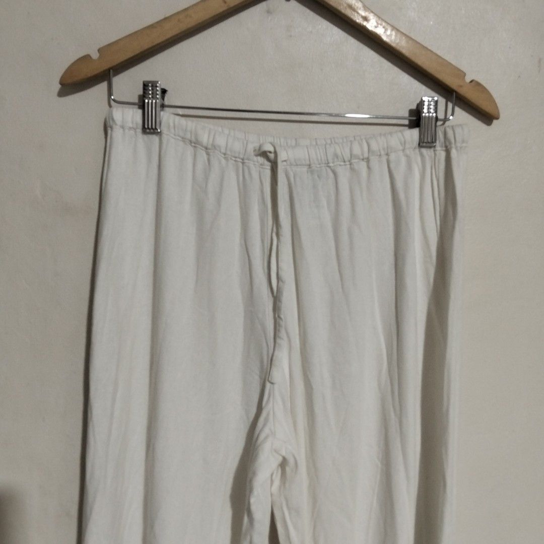 Bamboo blonde linen pants L (Category: Other Bottoms) located in Subic. Submitted by petitecorner22 (Listing ID 1460767606, Image 3). Description: beach wear best for lounging HQ 100 linen white pwede sa small if you prefer loose fit.