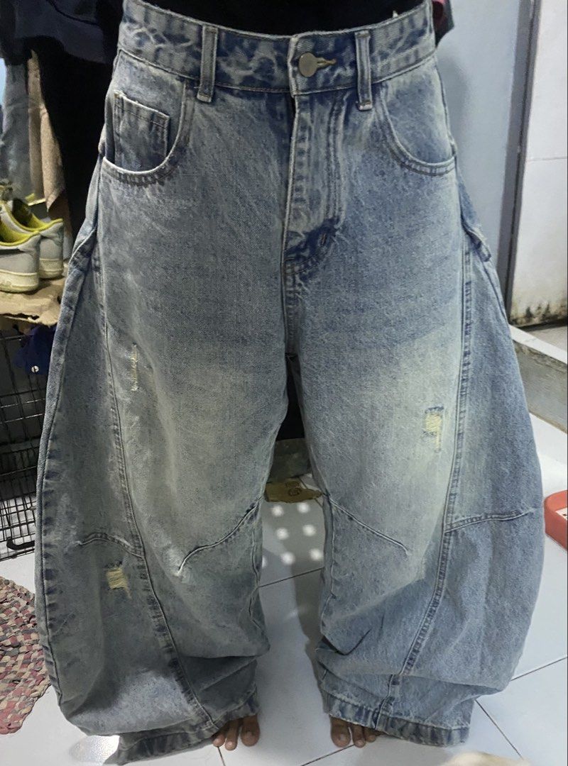 Barrel Pants ( Excelent Condition ) (Category: Jeans) located in Mabalacat. Submitted by dagz_thrift (Listing ID 1460819418, Image 3). Description: Waistline 29 No issue Excellent Condition.