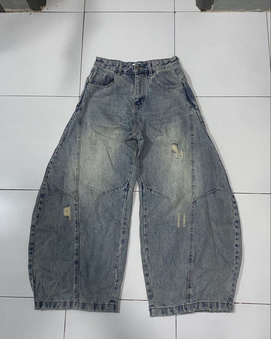 Barrel Pants ( Excelent Condition ) (Category: Jeans) located in Mabalacat. Submitted by dagz_thrift (Listing ID 1460819418, Image 1). Description: Waistline 29 No issue Excellent Condition.