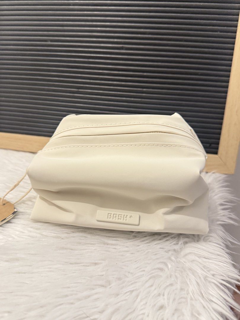 BASH essential daily sac pouch (bone) (Category: Purses & Pouches) located in Quezon City. Submitted by quirksandcurls (Listing ID 1460781953, Image 2). Description: .