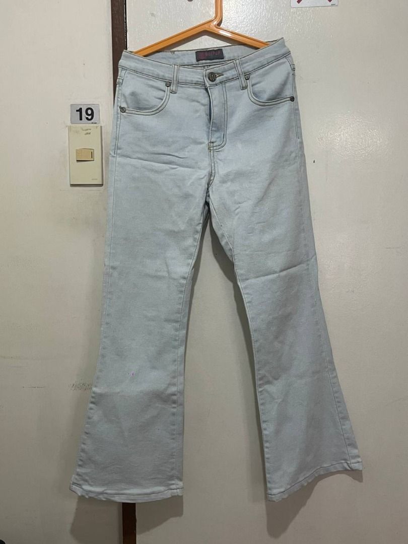 BEEPOP Light Wash Denim Jeans (Category: Jeans) located in Caloocan City. Submitted by keenpenguin_1d6e5f (Listing ID 1460755477, Image 1). Description: - Brand: BEEPOP - Style: Light wash denim jeans - Length: Approximately 87cm - Ideal for: Everyday wear See photos for details. Delivery: Shouldered by buyer.