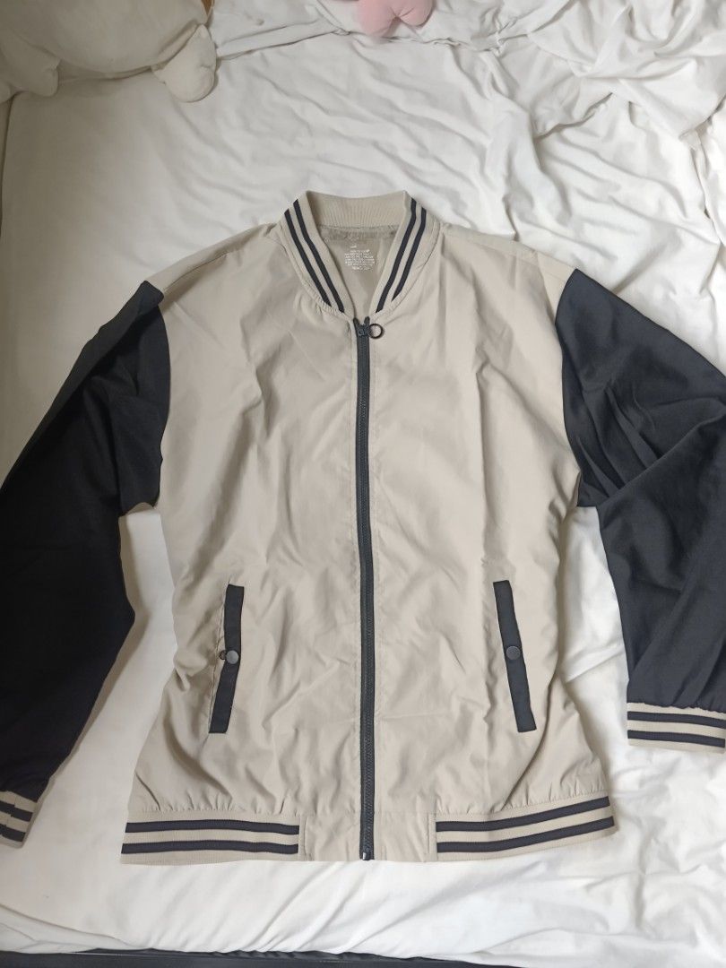 Beige & Black Jacket (Category: Coats, Jackets and Outerwear) located in San Juan City. Submitted by chanellycloe (Listing ID 1460776474, Image 1). Description: Brand: N/A Color: Cream/Black Style: Jacket Price: 100 📏Measurements: M-XL Mode of Payment: 💙GCash Mode of Delivery: 🧡Lalamove.
