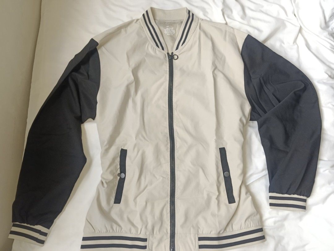 Beige & Black Jacket (Category: Coats, Jackets and Outerwear) located in San Juan City. Submitted by chanellycloe (Listing ID 1460776474, Image 2). Description: Brand: N/A Color: Cream/Black Style: Jacket Price: 100 📏Measurements: M-XL Mode of Payment: 💙GCash Mode of Delivery: 🧡Lalamove.
