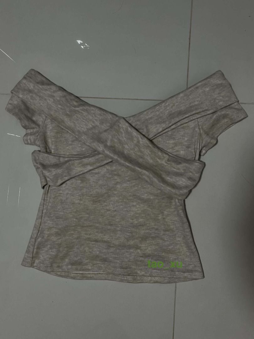 Beige Off-Shoulder Top (Category: Longsleeves) located in Cainta. Submitted by taoxu (Listing ID 1460787838, Image 1). Description: BRAND NEW - never used! - waist: i'm a size 27 and it fits, (hindi bulging stomach ko, kaya pa 30 inches) - OG price 450 rfs: shoulder part is big on me.