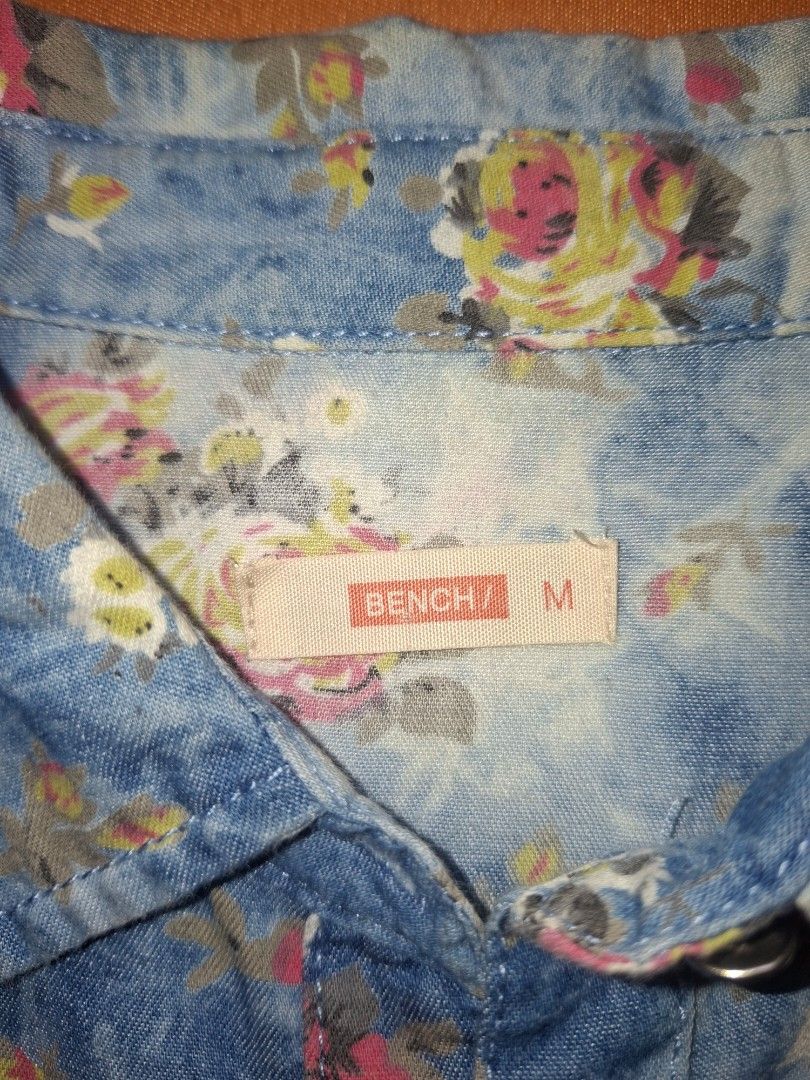 Bench Floral Denim Longsleeve (Category: Longsleeves) located in Rodriguez. Submitted by jsfashionolshop (Listing ID 1460743408, Image 3). Description: Blue wash denim shirt Pretty floral print Long sleeves with button cuffs Two chest pockets with button closures Button-up front size Medium .