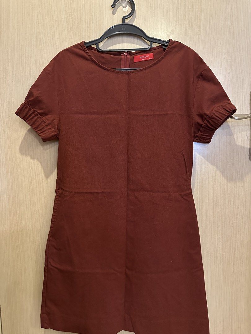 Bench maroon short sleeve dress (Category: Dresses) located in Makati City. Submitted by gfffff18 (Listing ID 1460716327, Image 1). Description: - Maroon short sleeve dress from Bench - Classic round neckline Location: Angat, Bulacan.
