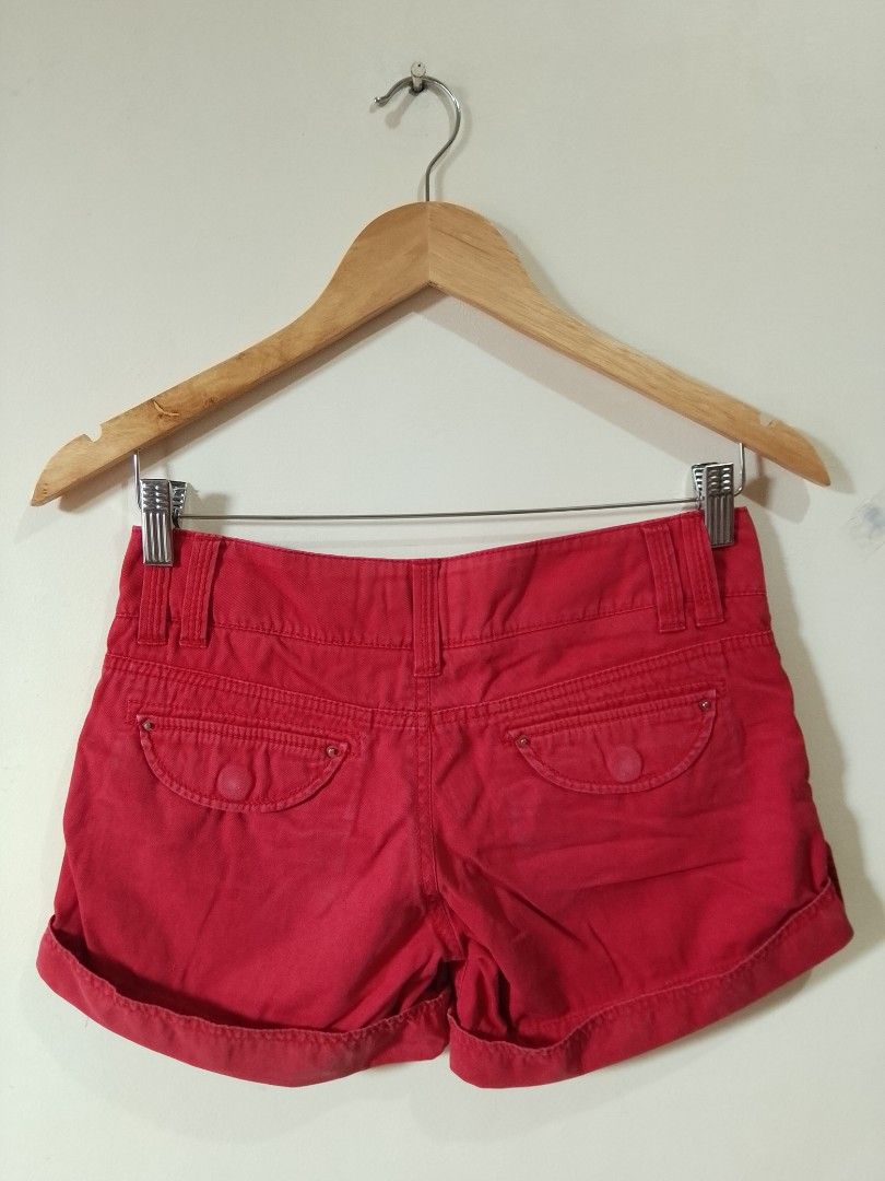 BERSHKA -red cuffed utility shorts (Category: Shorts) located in Batangas. Submitted by 68.thrifts (Listing ID 1460825262, Image 2). Description: size: 28 x 11.