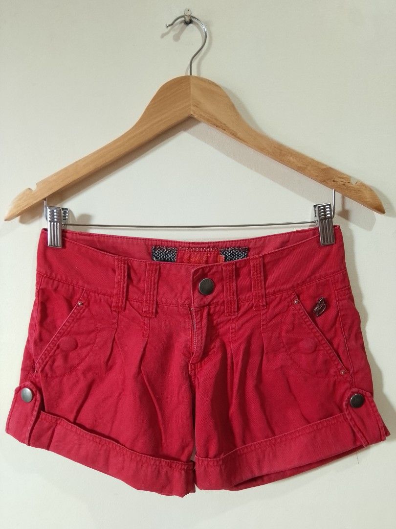 BERSHKA -red cuffed utility shorts (Category: Shorts) located in Batangas. Submitted by 68.thrifts (Listing ID 1460825262, Image 1). Description: size: 28 x 11.
