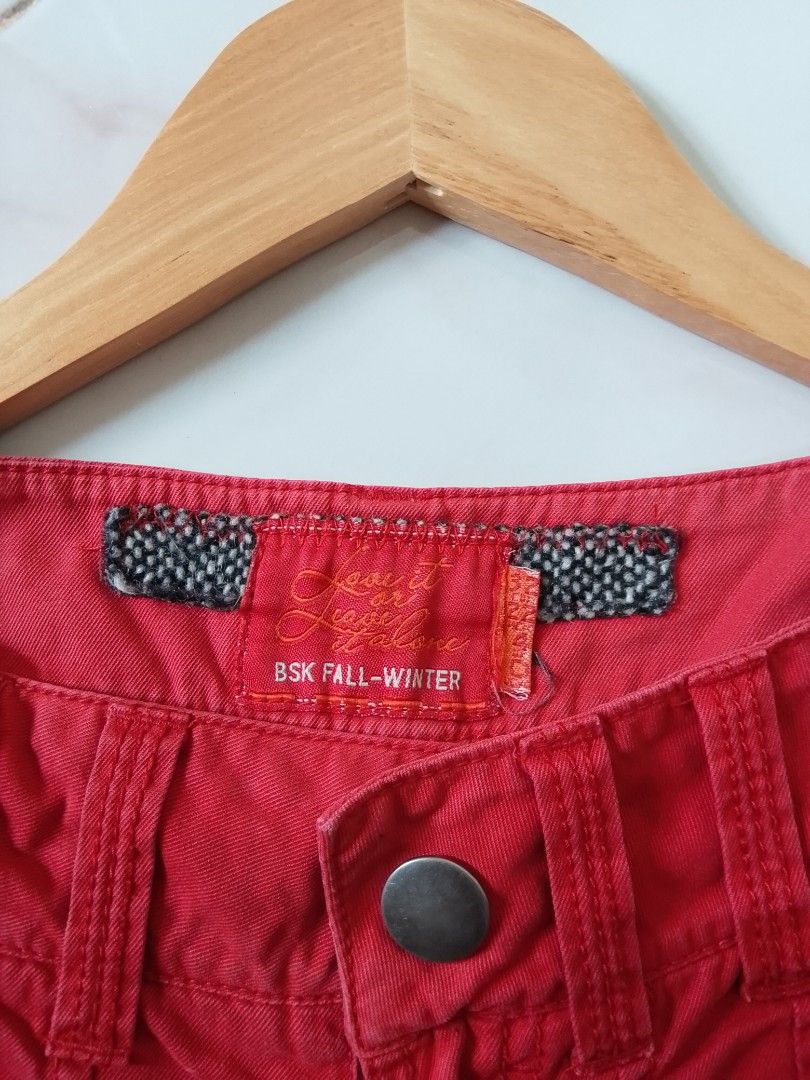 BERSHKA -red cuffed utility shorts (Category: Shorts) located in Batangas. Submitted by 68.thrifts (Listing ID 1460825262, Image 3). Description: size: 28 x 11.