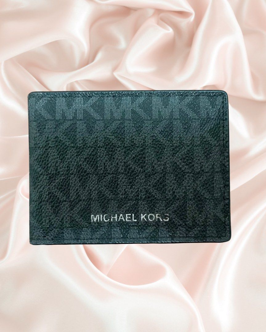 Bifold Card holder (Category: Wallets & Card holders) located in Cavite. Submitted by genshop2019 (Listing ID 1460919869, Image 1). Description: .