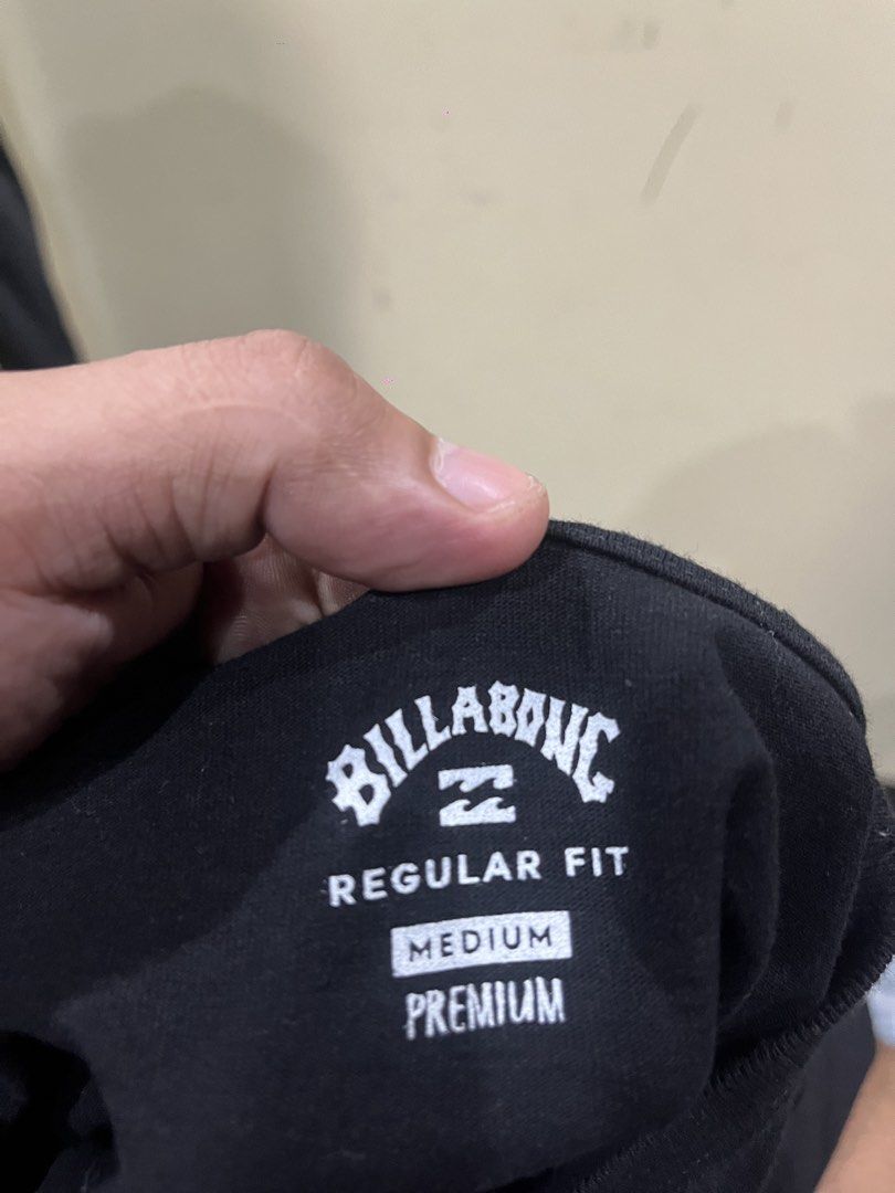 Billabong Regular Fit Big Print Back Logo Tshirt / Black / Medium (Category: Tshirts & Polo Shirts ) located in Camalaniugan. Submitted by anarchymonopoly052128 (Listing ID 1460914577, Image 3). Description: Width: 21.5 Inches Length: 28 Inches .