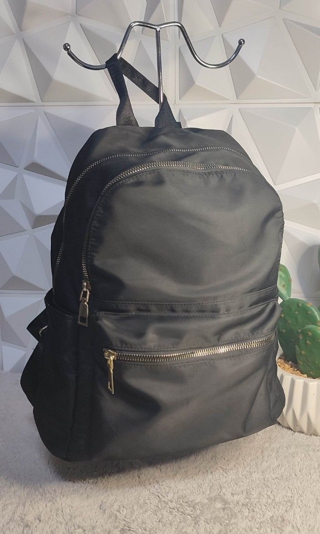 Black Backpack for work / school (Category: Backpacks) located in Pasig City. Submitted by cezcille21 (Listing ID 1460878108, Image 1). Description: .